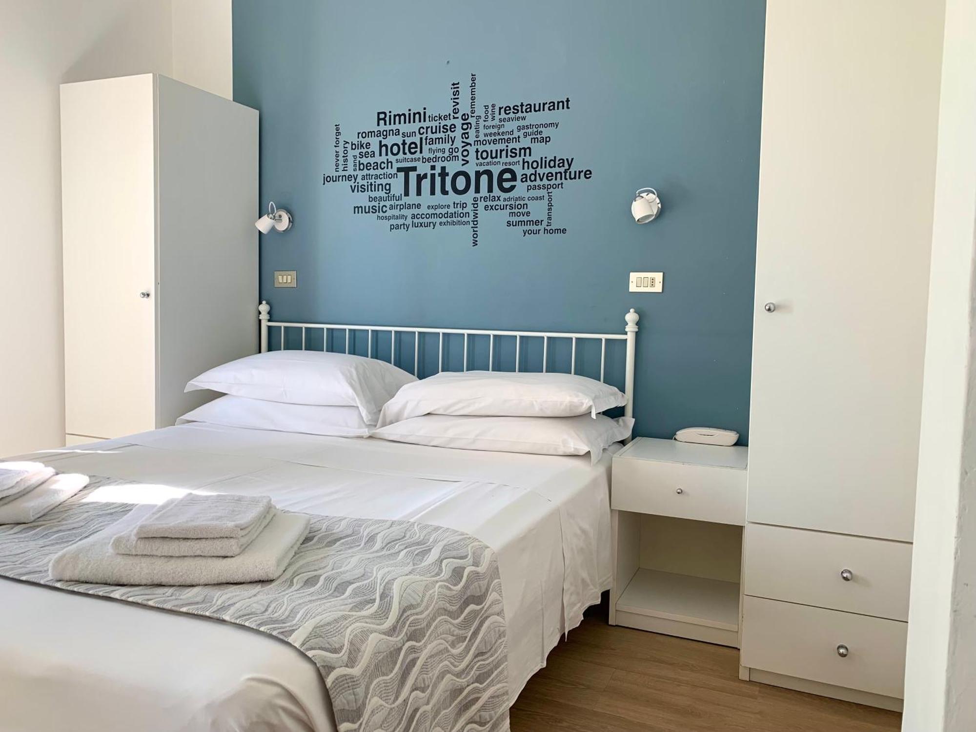 Hotel Tritone Римини Номер фото