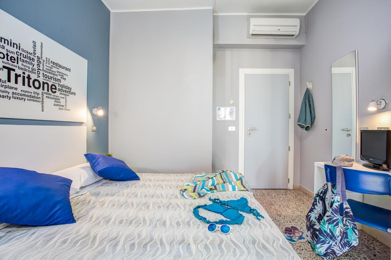 Hotel Tritone Римини Экстерьер фото