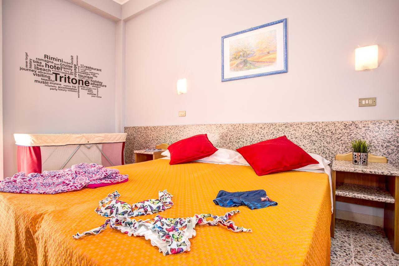 Hotel Tritone Римини Экстерьер фото