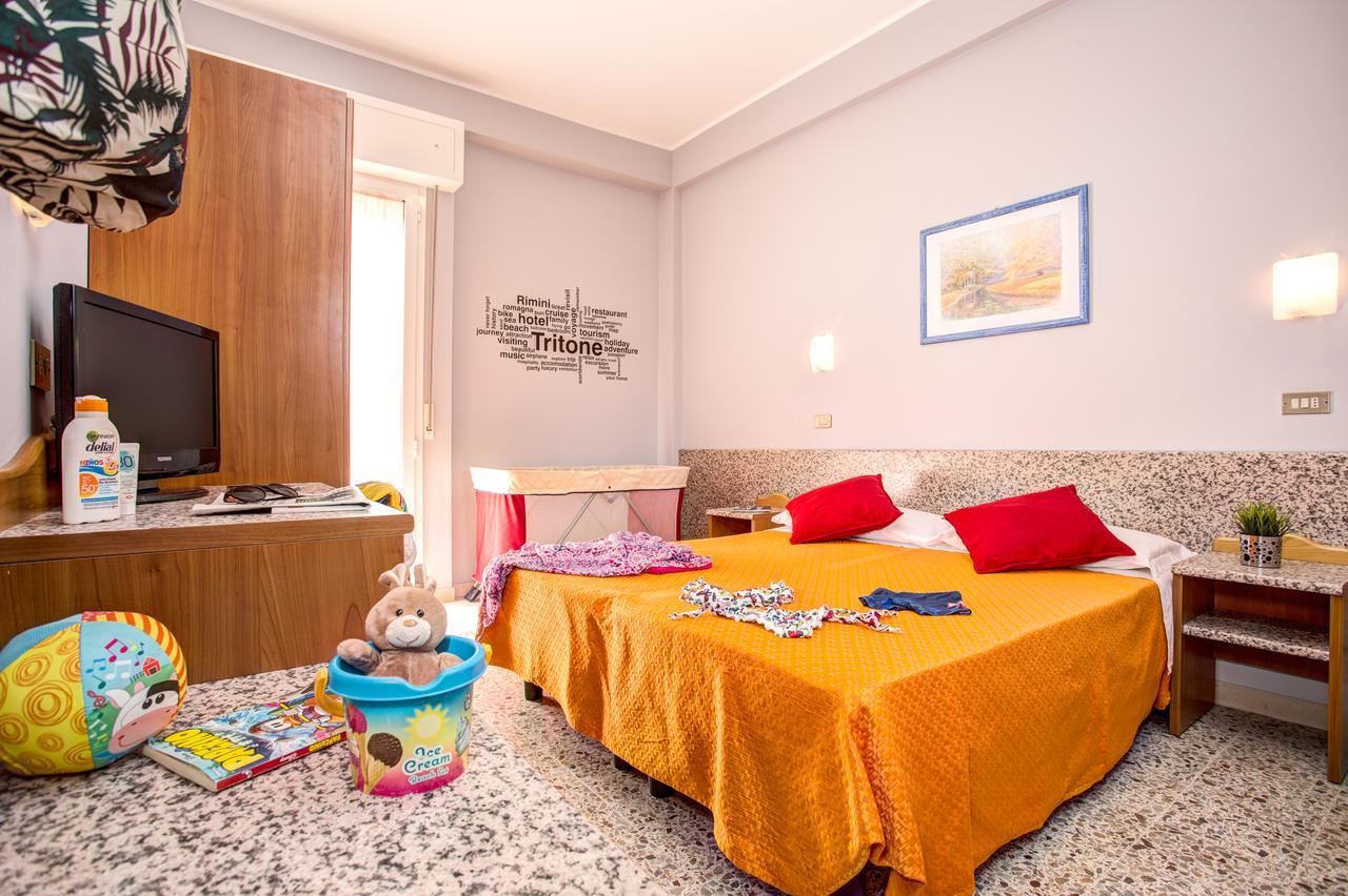 Hotel Tritone Римини Экстерьер фото