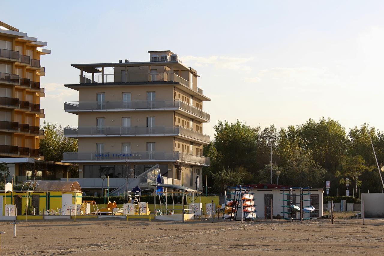 Hotel Tritone Римини Экстерьер фото
