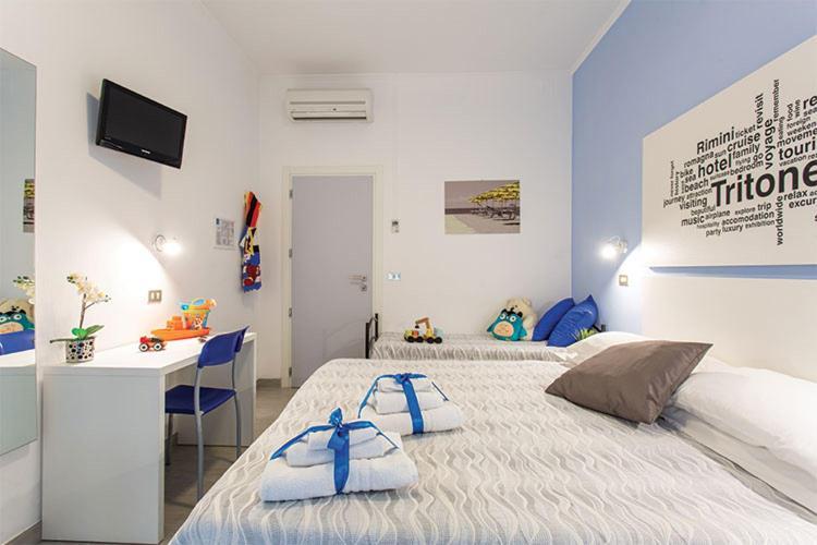 Hotel Tritone Римини Экстерьер фото